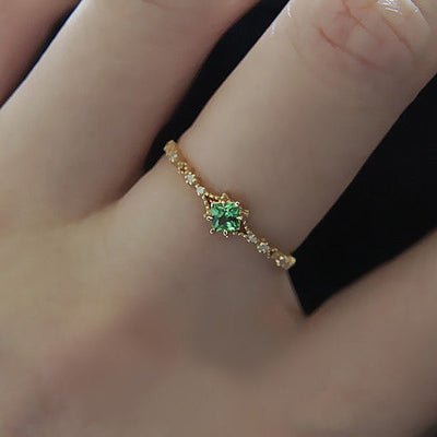 Anillo Vintage con Tsavorita Natural y Diamantes