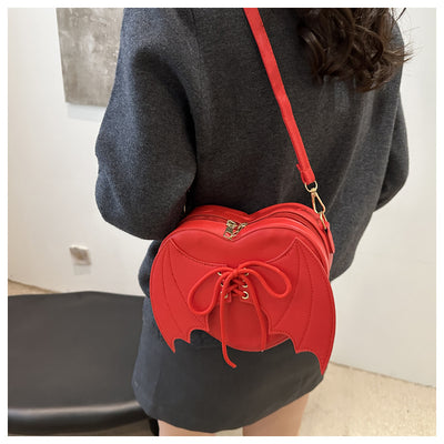 Bolso Bandolera con Diseño de Alas de Murciélago y Corazón - Image 17