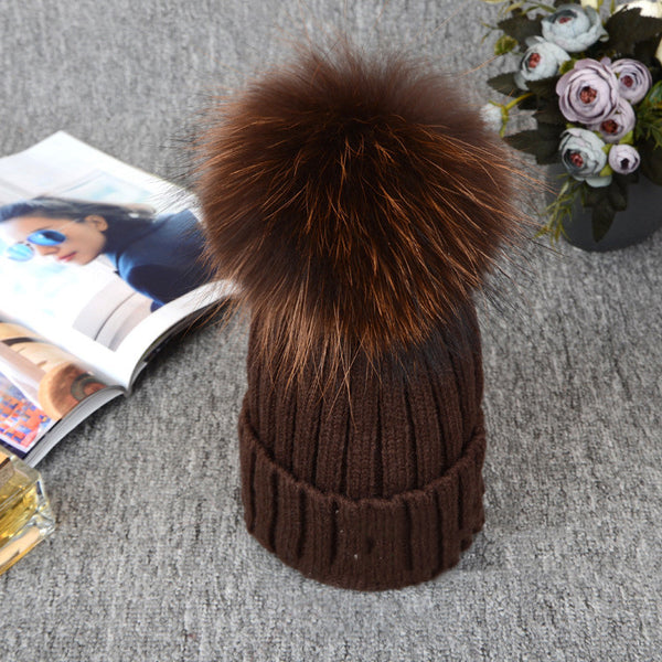 Gorro Invierno Pompón Esponjoso Colores Sólidos - Diseño Elegante y Cálido - Image 2