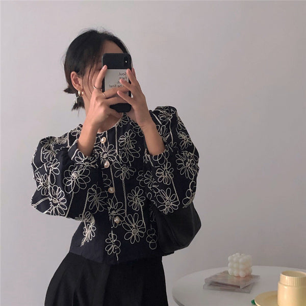 Blusa Jacquard con Flores en Relieve y Mangas Puff - Image 17