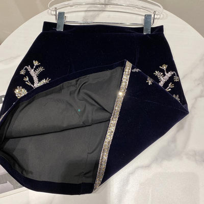 Traje de Terciopelo con Bordado de Lentejuelas y Hojas - Image 11