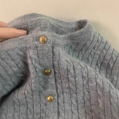 Cardigan de Lana Tejido Gris con Botones Dorados - Image 3