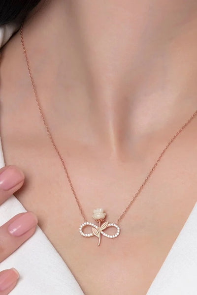 Collar Infinito Rosa Blanca en Plata 925 con Baño de Oro Rosado y Circonita - Image 3