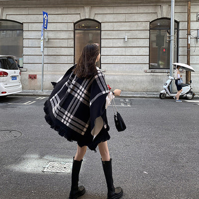 Chaqueta Tipo Cape con Bufanda Cuadrada de Lana Tejida - Image 5