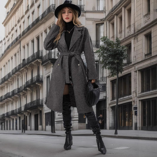 Abrigo Trench Largo con Cuello Polo y Cierre de Cordones Doble Botonadura