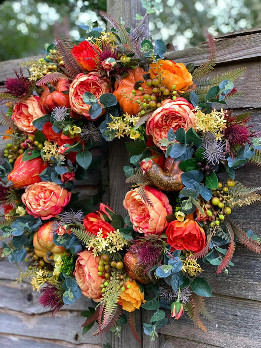 Corona Decorativa Otoñal con Peonías y Calabaza para Halloween - Image 7