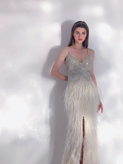 Vestido de Noche Elegante con Detalles en Pluma - Image 7