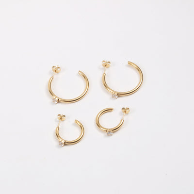 Aretes C con Circón en Acero Titanio Chapado en Oro 18K - Image 8