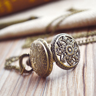 Reloj de Bolsillo Calado con Pétalos Boshiya - Pequeño con Cadena - Image 6