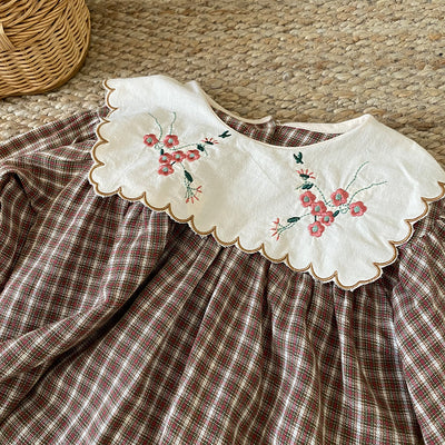 Vestido Infantil Estilo Occidental con Cuello Ancho y Flores Bordadas - Image 14