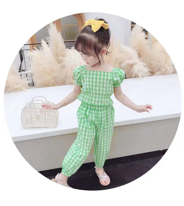 Conjunto Infantil de Dos Piezas con Blusa de Mangas Abullonadas y Estampado Floral