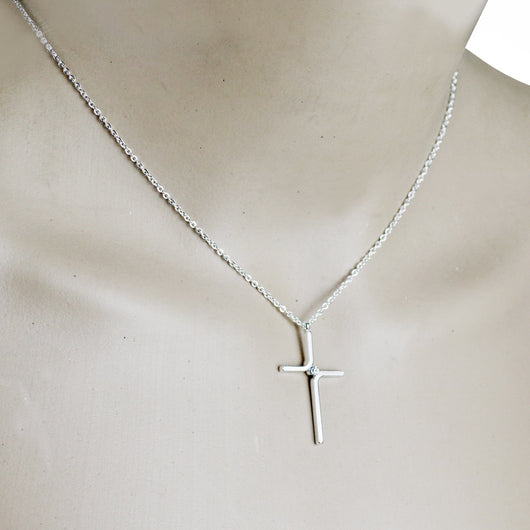 Collar con Cruz de Acero de Titanio - Diseño Sencillo y Moderno - Image 5
