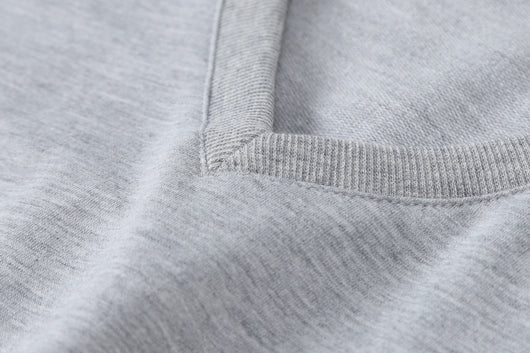 Suéter V-Neck Gris para Mujer - Diseño Minimalista y Sofisticado - Image 3