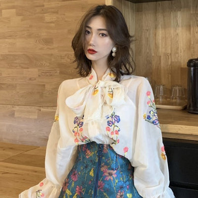 Blusa Elegante con Moño Bordado y Mangas Linterna - Image 12