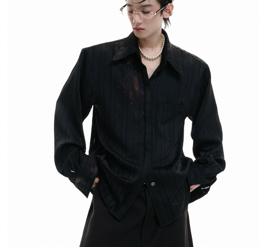 Cardigan Elegante con Estampado de Labiales y Textura Satinada - Image 11