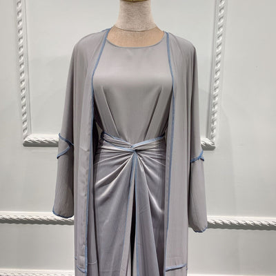 Traje de Tres Piezas con Capa Exterior de Color Sólido - Image 5