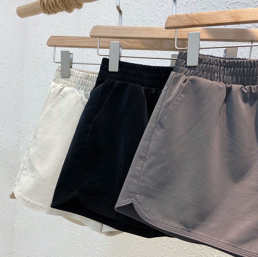 Shorts de Cuero Talle Alto y Ajustado - Image 12