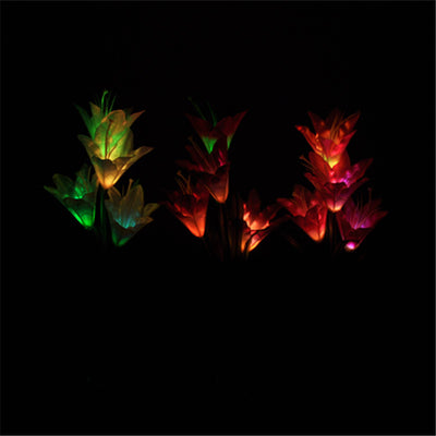 Luz Solar LED Flor de Lirio con Cambio de Color para Jardín - Image 4