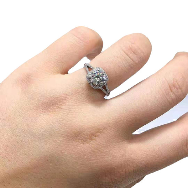 Anillo de Moissanita D Color con Doble Fila de Engastes Cuadrados para Mujer