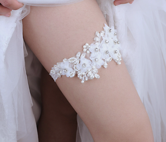 Liguero Nupcial con Cristales y Flores de Perla - Image 5