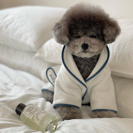 Bata de Baño para Mascotas con Diseño Hotel Chic - Pijama Fotográfico - Image 16