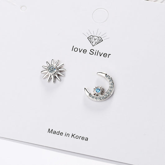 Aretes Asimétricos Luna y Estrella - Elegancia Minimalista para Mujer - Image 2