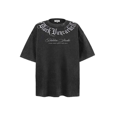 Playera Hombre Cuello Redondo Estilo Gótico Vintage con Letras Bordadas - Image 6