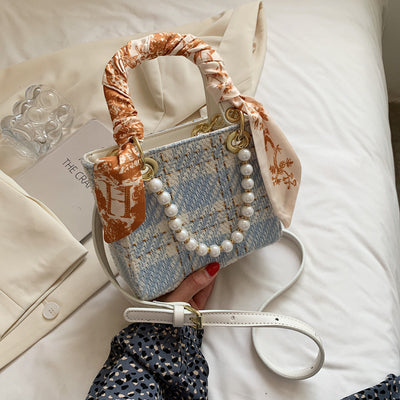 Bolso Diagonal Elegante con Perla y Diseño Asimétrico - Image 4