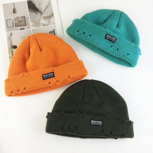Gorro Tejido con Protección de Oídos y Parches de Moda