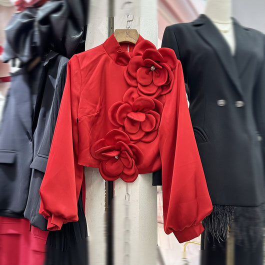Blusa Acolchada con Flores - Diseño Ajustado y Hombros Reforzados