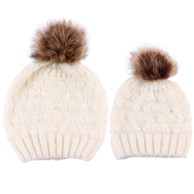 Gorro de Punto Familiar con Pompón de Pelaje - Diseño Mariposa Cálido - Image 12