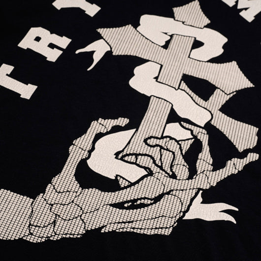 Camiseta Estampada con Cruz para Hombre - Image 5