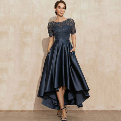 Vestido Corto de Satén Azul Marino con Encaje y Manga Corta - Image 3