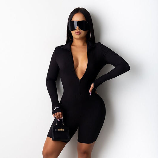 Jumpsuit Deportivo con Cuello Alto, Bordados y Detalles Rasgados