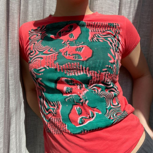 Camiseta Estampada Multicolor para Mujer con Diseño Frontal - Image 3