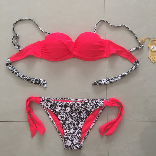 Bikini Fruncido con Costuras de Contraste y Estampado Floral