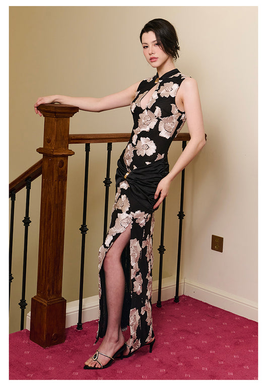 Vestido Elegante Negro con Flores en Malla y Detalles Fruncidos - Image 16