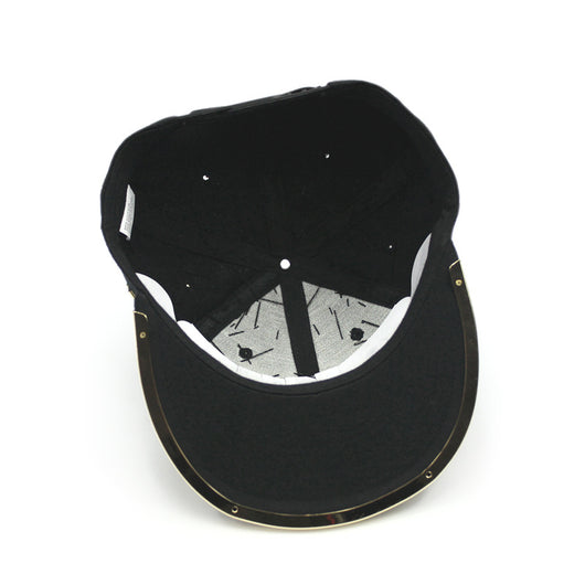 Gorra Hip Hop con Cristales Coloridos y Borde Metálico para Presentaciones - Image 4