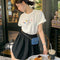 Camiseta Estampada con Doodles Coloridos de Manga Corta
