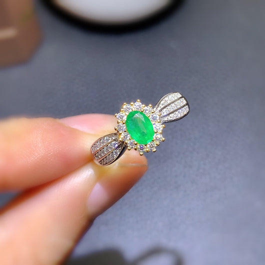 Anillo de Esmeralda Natural con Elegancia Femenina - Image 4