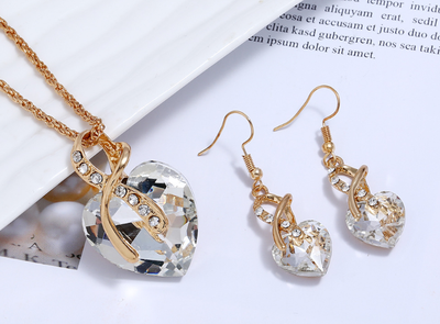 Conjunto de Joyería de Banquete: Aretes y Collar Corazón Rojo con Cristales de Diamante - Image 5