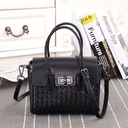 Bolso Tejido a Mano en Cuero Genuino