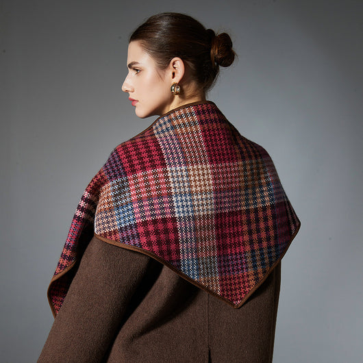 Chal Triangular de Lana Otoño-Invierno con Estampado Tartán y Pata de Gallo - Image 3