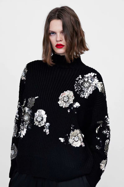 Suéter Negro Holgado con Cuello Alto y Flores de Lentejuelas - Image 5