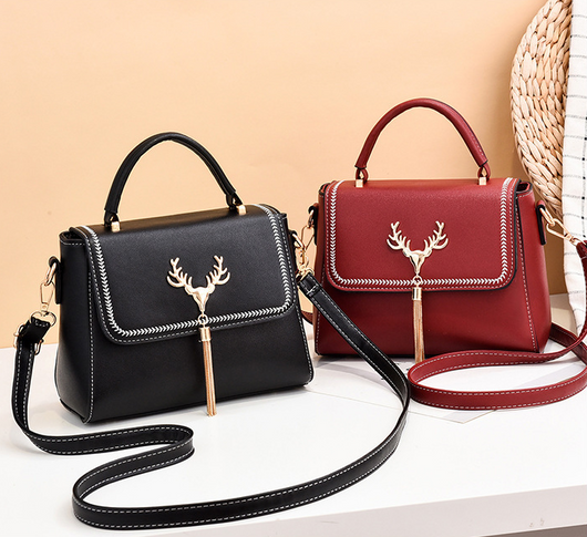 Bolso de Hombro con Cabeza de Venado y Borlas - Diseño Moderno para Mujer - Image 9