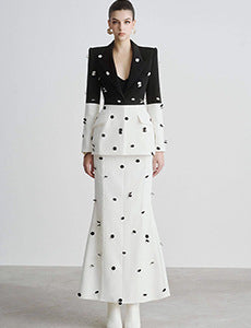 Conjunto Dos Piezas: Top Corto con Incrustaciones de Diamantes y Falda Larga - Image 39