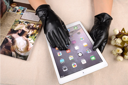 Guantes de Cuero PU para Mujer con Encaje y Botones - Image 2