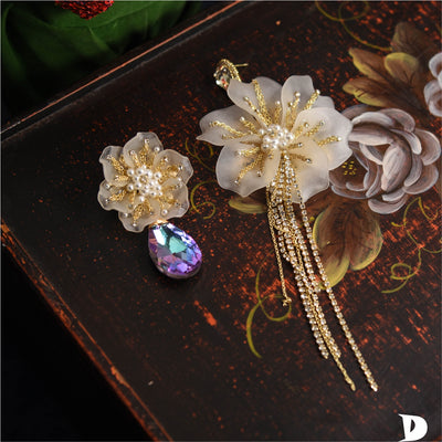 Aretes de Resina Camelia Hechos a Mano - Diseño Artesanal Exclusivo - Image 4