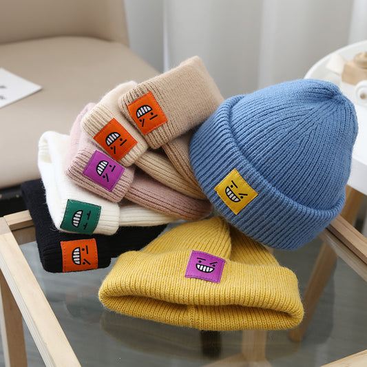 Gorro Tejido Infantil Colores Pastel con Etiqueta Expresiva - Estilo Coreano