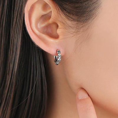 Aretes Minimalistas de Personalidad Oscura para Mujer